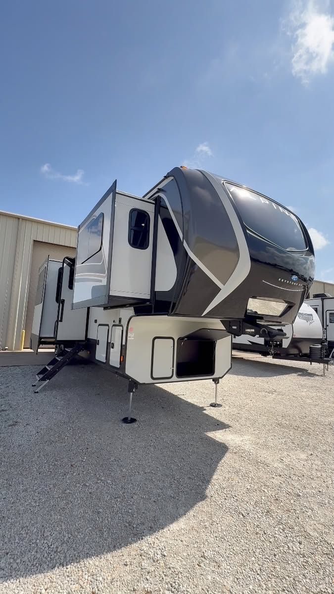 Alpine fifth-wheel restoration